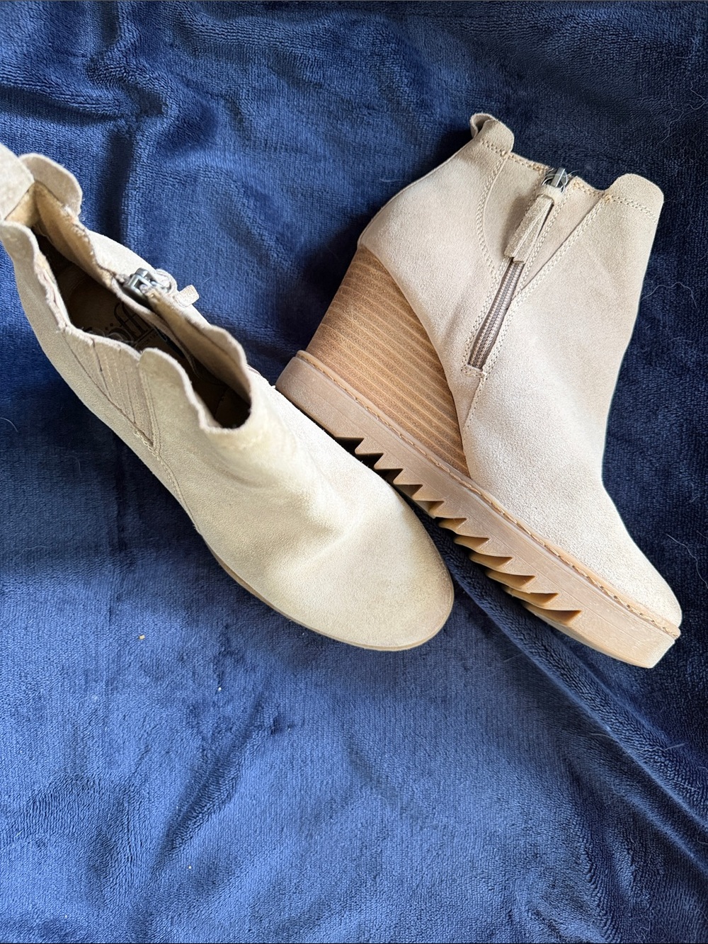Dr. Scholl's Beige Suede Wedge Ankle Booties with Ridged Sole 9.5 M